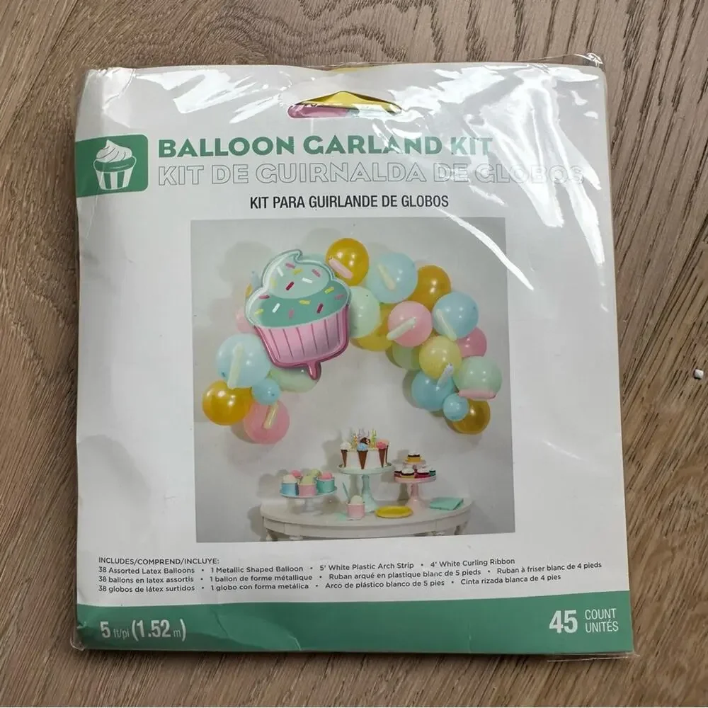NWT Balloon Garland Kit with Cupcake Design